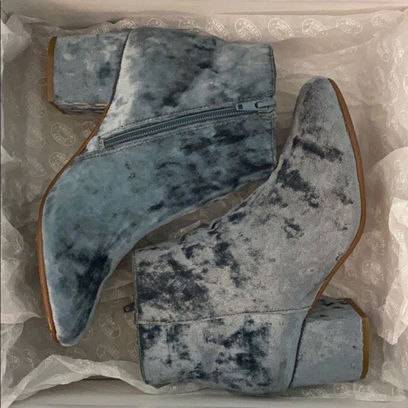 Steve Madden Velvet Ankle Boots with Heels - Picture 7 of 7